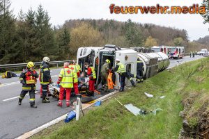 Gefahrgut-Lkw auf der B37 am Gföhlerberg umgestürzt