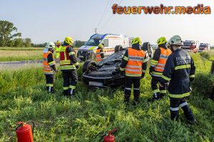 Sportwagen bei Unfall auf der L45 überschlagen