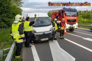 Transporter verunfallt auf der B37a