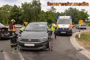 Rettungsgroßeinsatz bei Unfall mit drei beteiligten Kindern auf der B34