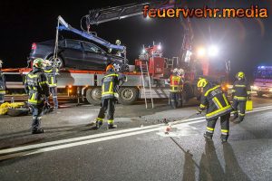 Verletzte Fahrzeuglenkerin nach Kollision mit einer Leitschiene