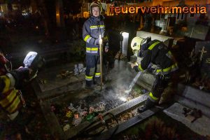 Grabstelle am Steiner Friedhof in Brand geraten