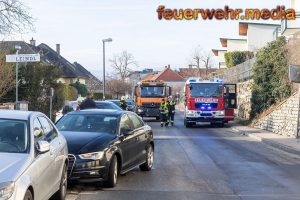 Kreuzungsunfall mit zwei Fahrzeugen auf der Langenloiser Straße in Krems