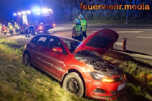 Nächtliche Fahrzeugbergung auf der B218