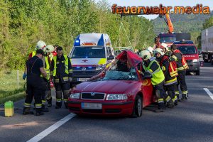 Schwerer Auffahrunfall auf der B37a fordert einen Verletzten