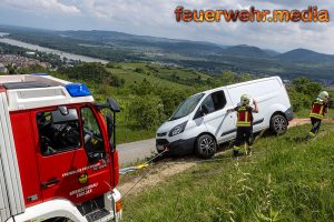 Stundenlange Fahrzeugbergung in den Kremser Weinbergen