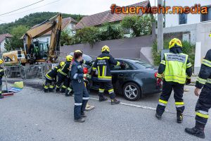Fahrzeug rammt eine Baustellenabsperrung
