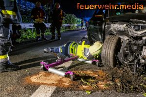 Nächtliche Fahrzeugbergung – Leitschiene auf der B37a gerammt