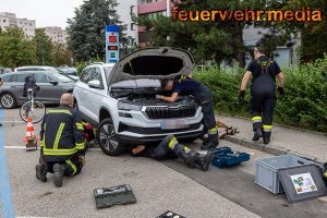Blinder Passagier –  Feuerwehr rettet Kater aus Motorraum