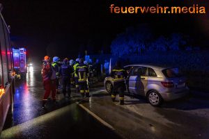 Pkw beginnt während der Fahrt zu brennen