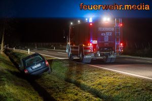 Nächtliche Fahrzeugbergung auf der B218