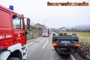 Fahrzeugüberschlag auf der B33 in Rossatz
