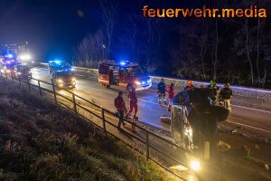 Pkw kommt auf der B3 ins Schleudern und überschlägt sich