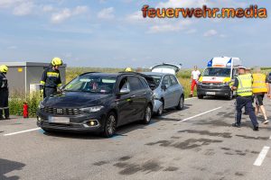 Eine verletzte Person nach Auffahrunfall auf der L76