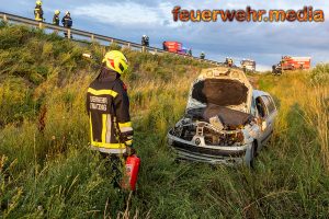 Auf Leitschiene aufgefahren und mehrmals überschlagen