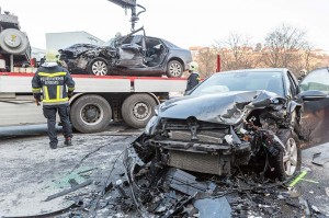 Menschenrettung nach Verkehrsunfall auf Kremstalstraße