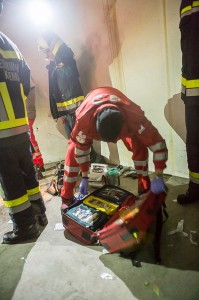 Absturz durch Schacht - Feuerwehr unterstützt Rettungsdienst
