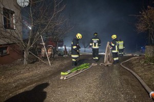 Feuerwehren aus drei Bezirken bei Großbrand in Dürnstein im Einsatz