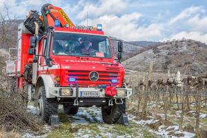 Aufwendige Bergung eines Sattelzuges in Oberloiben - Drei Feuerwehren im Einsatz