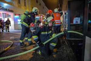 Brandeinsatz in der Kremser Altstadt - Geschäftslokal komplett verraucht
