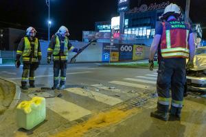 Unfall mit zwei Pkw auf der McDonald Kreuzung