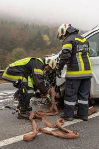 Frontalzusammenstoß zweier Pkw auf der B37