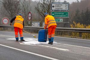 Frontalzusammenstoß zweier Pkw auf der B37