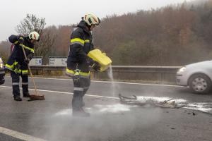 Frontalzusammenstoß zweier Pkw auf der B37