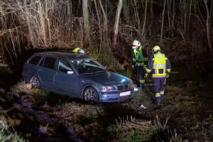 Fahrzeugbergung mittels Seilwinde auf der B37a