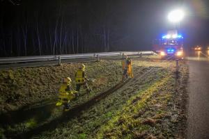 Fahrzeugbergung mittels Seilwinde auf der B37a