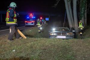 Fahrzeugbergung mittels Seilwinde auf der B37a