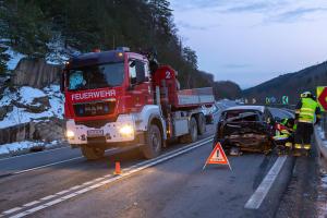 Vier Fahrzeuge bei einem Unfall auf der B37 beteiligt