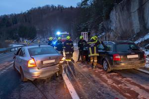 Vier Fahrzeuge bei einem Unfall auf der B37 beteiligt