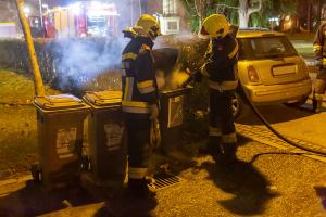Rauchende Mülltonne - Anrainer verständigen die Feuerwehr