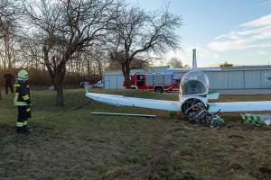 Kleinflugzeug bei der Landung von einer Windböe erfasst und verunfallt