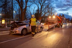 Drei Verletzte nach Unfall mit zwei Fahrzeugen auf der Ringstraße