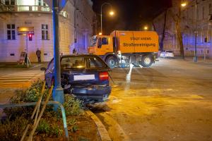 Drei Verletzte nach Unfall mit zwei Fahrzeugen auf der Ringstraße