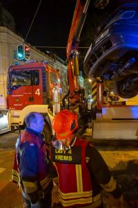 Drei Verletzte nach Unfall mit zwei Fahrzeugen auf der Ringstraße