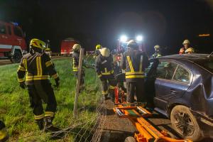 Einsetzender Regen führt zu Fahrzeugüberschlag auf der Rampe zur B37a