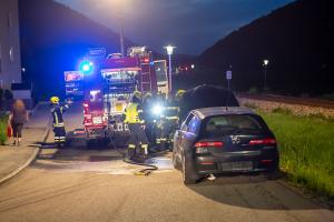 Engagierter Ersthelfer dämmt Fahrzeugbrand ein