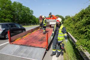 Pkw-Bergung nach Unfall auf der S5 in Grunddorf