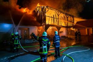 Großbrand im Ortszentrum von Niedergrünach