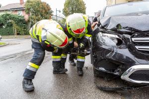 Vorrangverletzung führt zu Unfall mit zwei Fahrzeugen