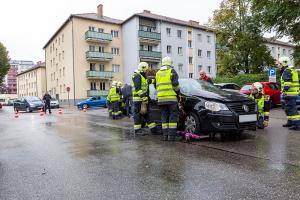 Vorrangverletzung führt zu Unfall mit zwei Fahrzeugen