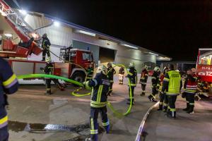 Silobrand in einem landwirtschaftlichen Betrieb in Grafenwörth