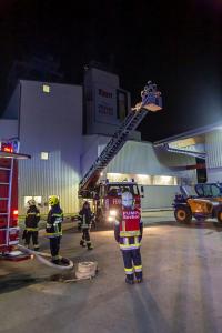 Silobrand in einem landwirtschaftlichen Betrieb in Grafenwörth