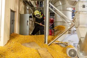 Silobrand in einem landwirtschaftlichen Betrieb in Grafenwörth