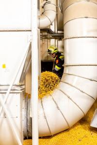 Silobrand in einem landwirtschaftlichen Betrieb in Grafenwörth