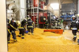 Silobrand in einem landwirtschaftlichen Betrieb in Grafenwörth