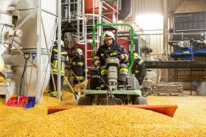 Silobrand in einem landwirtschaftlichen Betrieb in Grafenwörth